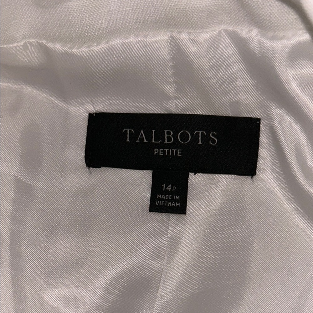 White Tailored Blazer With Structured Shoulders - image 4